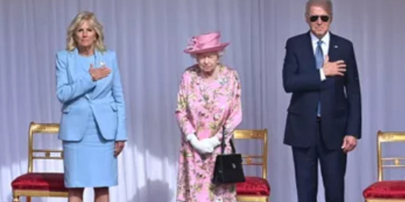 Joe Biden & Jill Biden bersama Ratu Elizabeth II saat berkunjung ke Inggris tahun 2021/ POOL