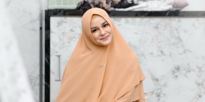 Nyanyikan Lagu ‘Sang Dewi’, Suara Istri Bupati Gowa Jadi Sorotan