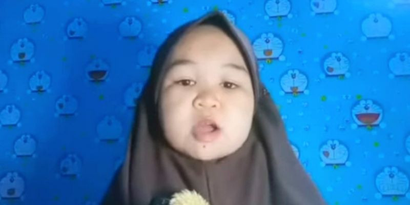 Rina, si mahasiswa baru Universitas Halu Oleo/ Tangkapan layar YouTube Rina Imut