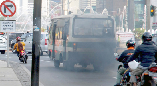 Polusi udara di Jakarta, salah satunya disebabkan angkutan umum yang sudah tak layak jalan/Net