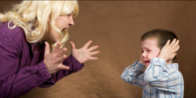 Studi Mengatakan, Dampak Berteriak pada Anak Sama dengan Memukulnya