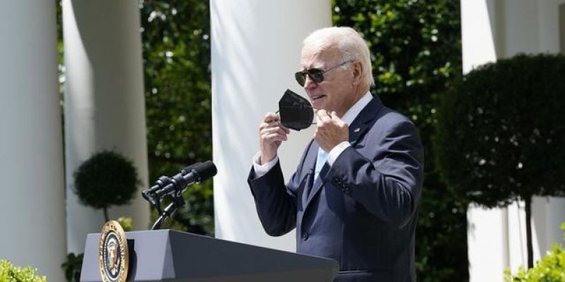 Presiden Joe Biden melepas masker, menandai pandemi Covid-19 di Amerika Serikat sudah usai/Net