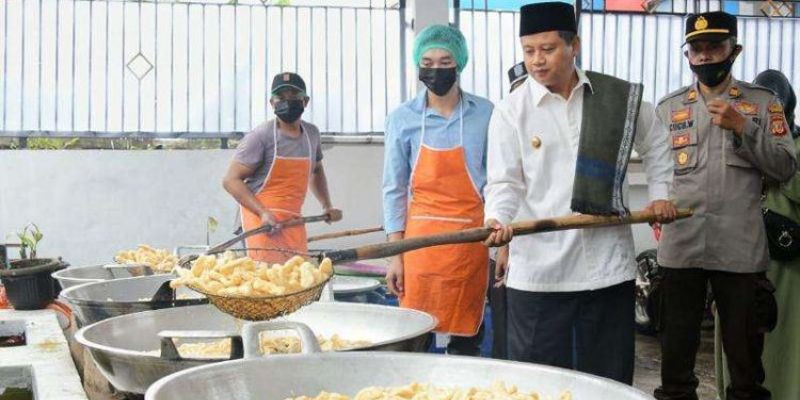 Wakil Gubernur Jawa Barat UU Ruzhanul Ulum, saat berkunjung ke Kampung Cuanki Garut/Net