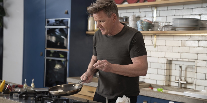 Ilustrasi Gordon Ramsay di dapur rumahnya di London/ AP