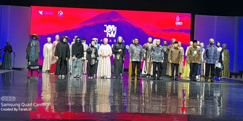 Wapres Ma'ruf Amin membuka secara resmi gelaran Jakarta Muslim Fashion Week (JMFW) 2023 di ICE BSD Tangerang/Farah.id