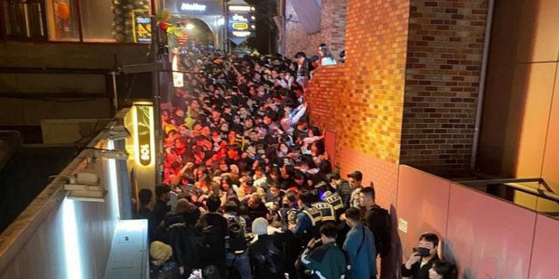 Kerumunan pesta Halloween di Itaewon, Seoul/ Asia One