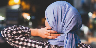 Tidak Harus Sampo Khusus Hijab, Ini yang Perlu Dilakukan untuk Kesehatan Rambut Tertutupmu