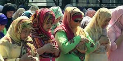 Tarik Ulur Perempuan Salat Berjemaah di Masjid