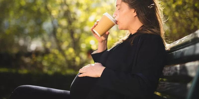 Ibu hamil yang suka minum susu diketahui menyebabkan anak lahir lebih pendek/Net