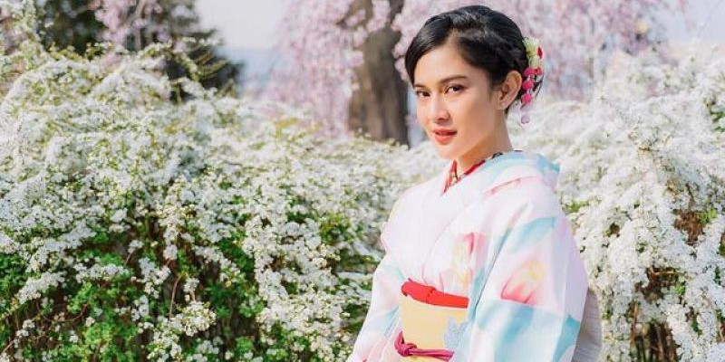 Cantiknya Dian Sastrowardoyo mengenakan kimono Jepang/Net