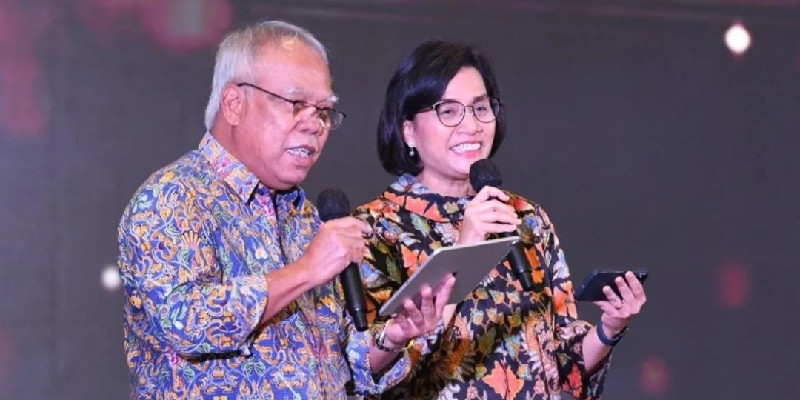 Bersama Menteri PUPR Basuki Hadimuljono dalam perhelatan Anugerah Reksa Bandha (23/11/2022)/ @smindrawati