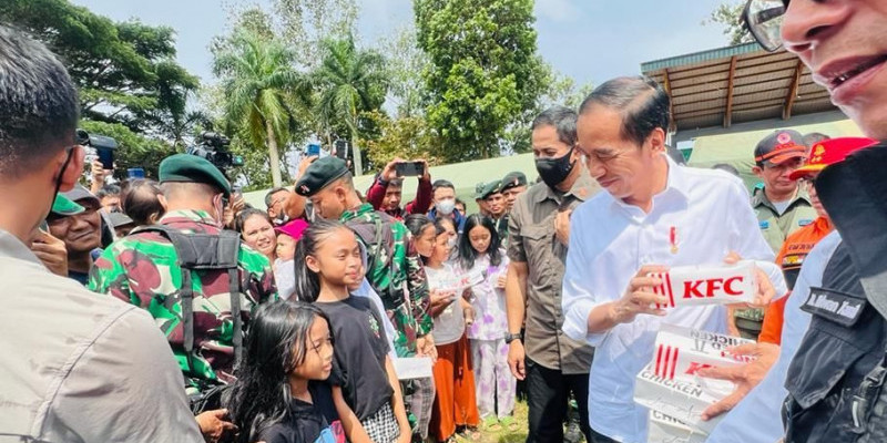 Presiden Joko Widodo saat meninjau lokasi pengungsi gempa Cianjur, Jawa Barat/Net