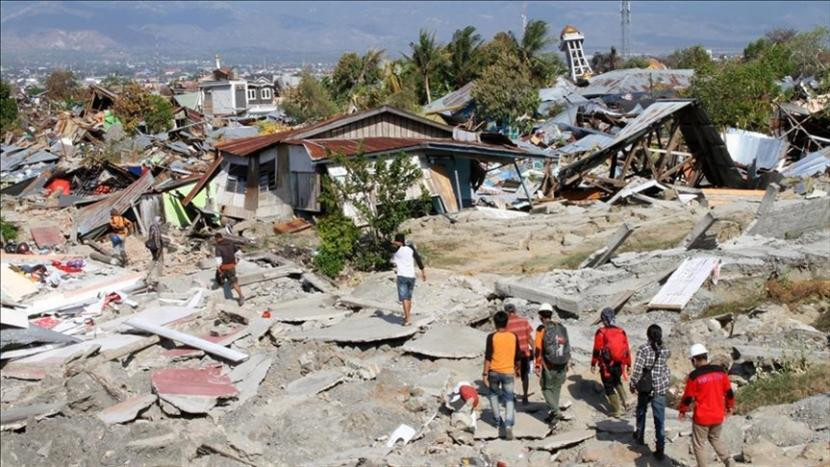 Gempa bumi membuat sejumlah kerusakan, seperti rumah-rumah yang roboh/Net