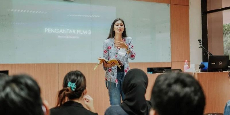 Dian mengajar Pengantar Film/ @therealdisastr