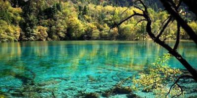 Legenda Danau Kaco dan Indahnya Cahaya Kebiruan di Malam Hari