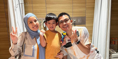 Anak Sempat Dirawat Akibat Demam Tak Kunjung Turun, Tya Ariestya Ingatkan Para Ibu tentang Hal Ini