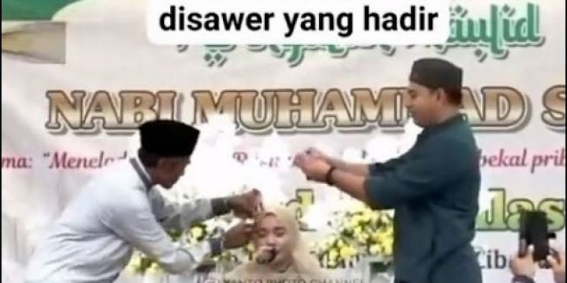 Tangkapan layar video saweran ustazah pembaca ayat suci Al-Qur'an/ Net