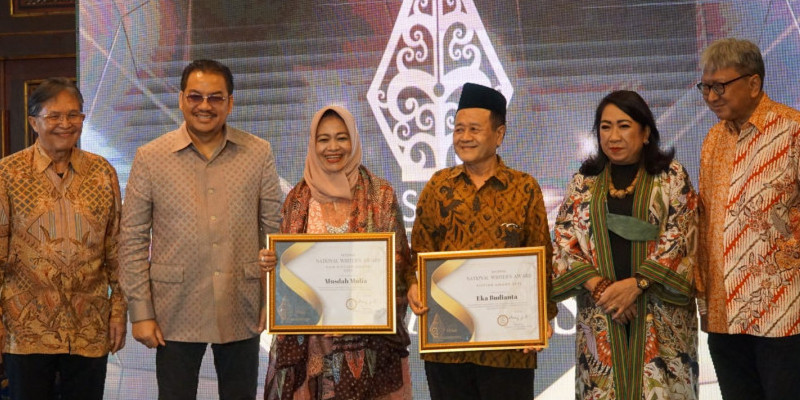 Penghargaan Satupena Awards 2022 diberikan kepada Prof Musdah Mulia (kategori nonfiksi) dan Eka Budianta (kategori fiksi)/Dok Satupena