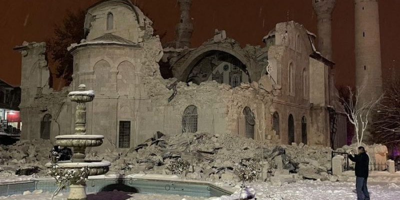 Masjid Yeni Camii yang bersejarah alami kerusakan parah/Net