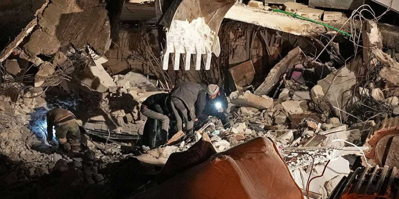 Di reruntuhan inilah bayi baru lahir itu ditemukan dalam keadaan masih bernyawa/AFP