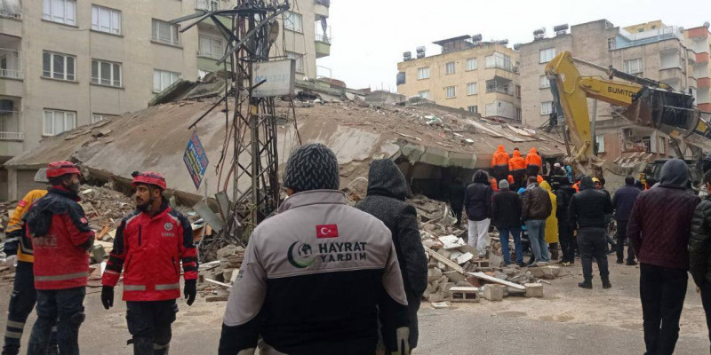 Aksi cepat para relawan Hayrat Yardim Turki, membantu pencarian dan penyelamatan korban gempa di Turki dan Suriah/Dok Hayrat Yardim