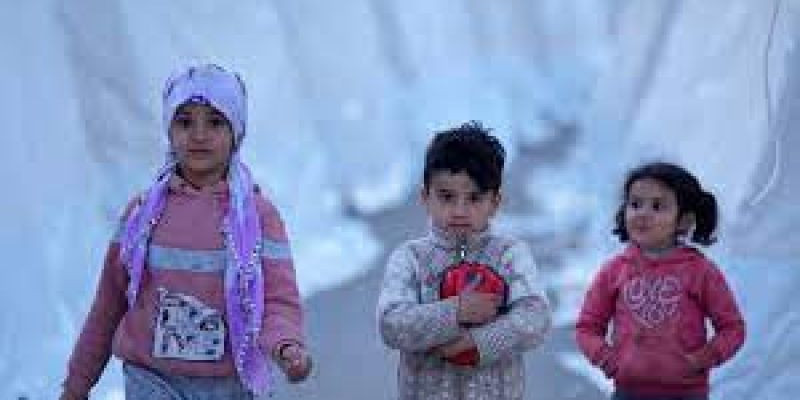 Anak-anak Turki hadapi cuaca dingin/ AP