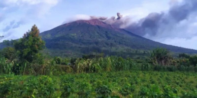 Gunung Kerinci Semburkan Abu Cokelat, PVMBG Keluarkan Peringatan