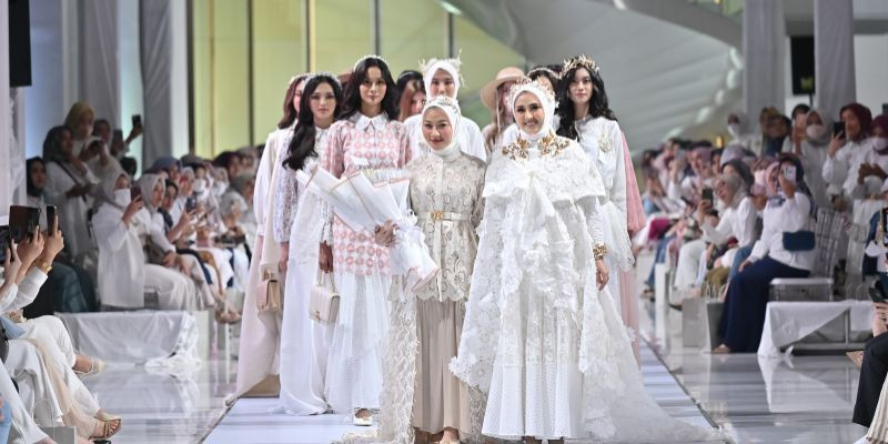 Koleksi Benang Jarum <i>The Momentous Elegance</i> saat fashion show di gelaran Garis Poetih 2023/Dok Benang Jarum