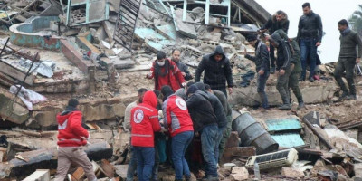  Pasangan Ini Diselamatkan Setelah 296 Jam Terkubur Reruntuhan Apartemen