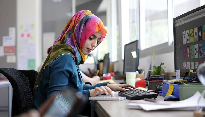 Ilustrasi perempuan muslim bekerja/Net