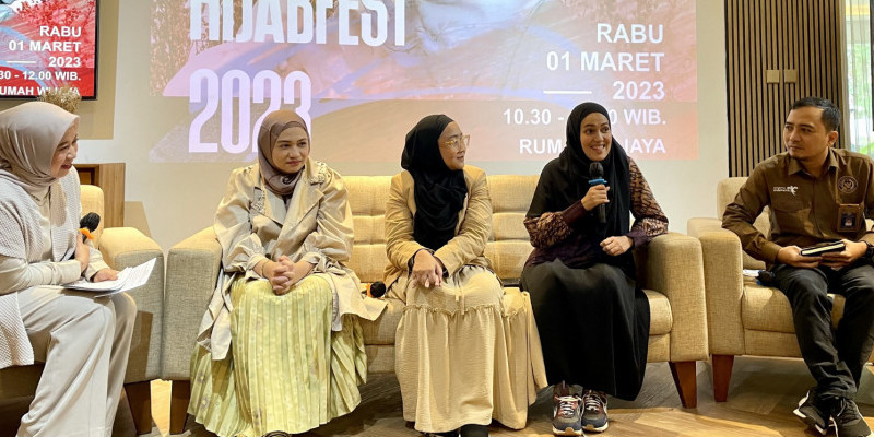 (ki-ka) Tiara Putri, Irma Maryam, Sheena Krisnawati, Amir Hamzah, saat menjadi pembicara pada konferensi pers Indonesia Hijab Fest, di Jakarta, Rabu (1/3)/Dok Hijab Fest