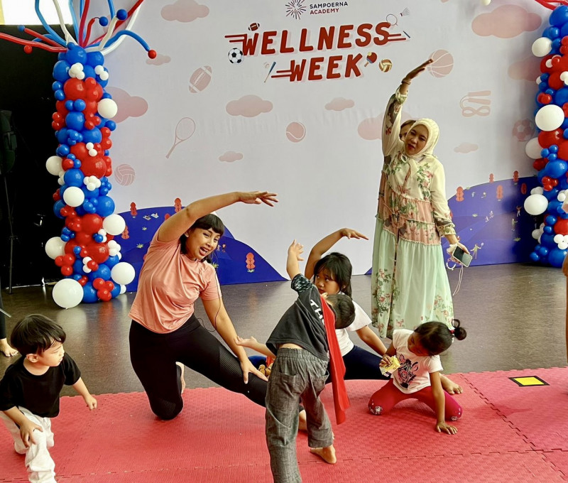 Kelas Yoga for Kids yang diperkenalkan Sampoerna Academy turun membantu tumbuh kembang anak dengan optimal/Dok Sampoerna Academy