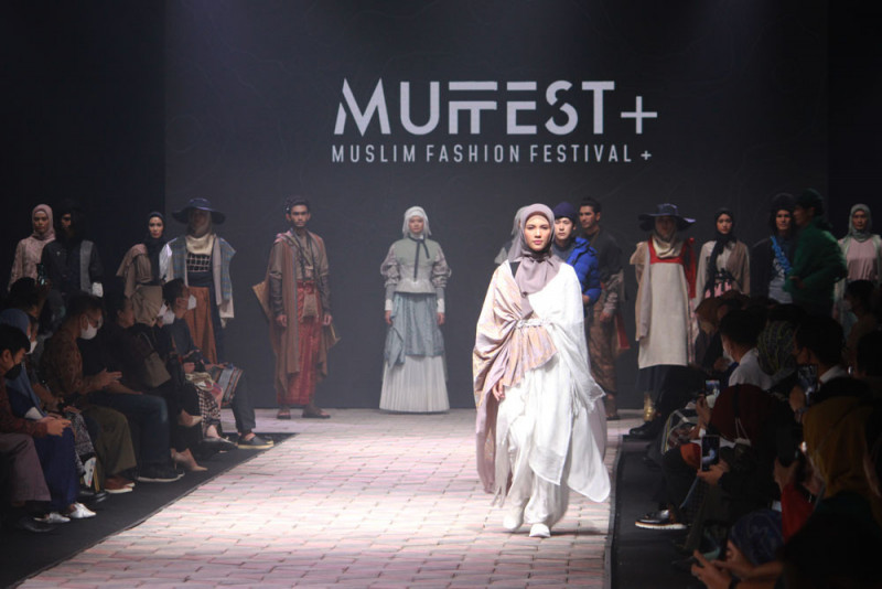 Opening Ceremony MUFFEST+ 2023 Road to IN2MOTIONFEST di The Westin Jakarta, diramaikan fashion show sejumlah desainer Tanah Air dan Mancanegara/Net