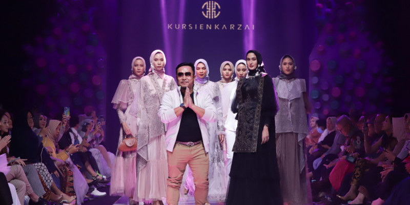 Kursien Karzai dan koleksi CIMELIO melenggang di runway MUFFEST+ 2023 di The Westin Jakarta, Rabu (8/3)/Muffest