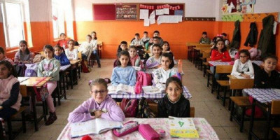  Sekolah Dimulai, Pelajar Turki Masuk ke Kelas dengan Hening