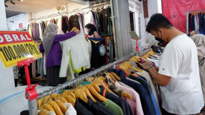 Mendag Hadiri Pemusnahan Barang Thrifting