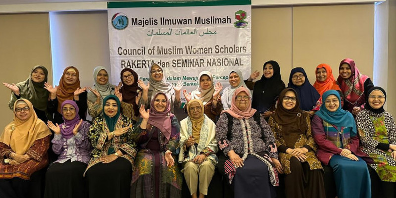 Prof Dr Amany Lubis bersama para pembicara dalam Rakerta dan Seminar Nasional Majelis Ilmiah Muslimah Indonesia di Papillon 1 & 2 Swiss-Belhotel, Pondok Indah, Jakarta Selatan, Sabtu (18/3)/MAI
