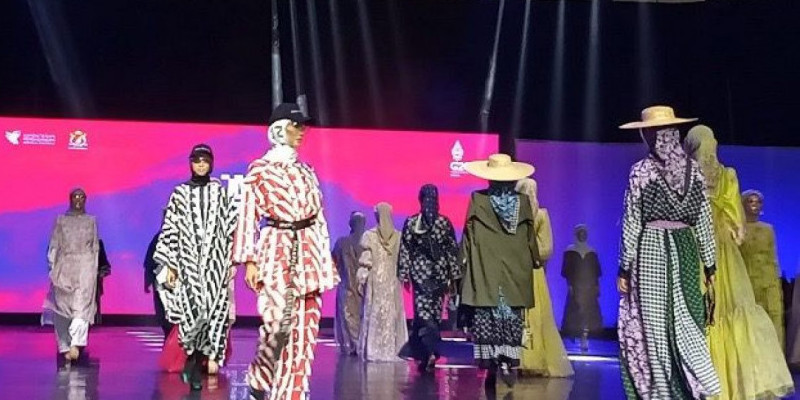 Fesyen show di ajang Muslim LifeFair 2023, di JIExpo Kemayoran, Jakarta, membuka pameran/Net