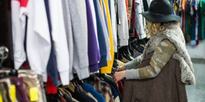 Menteri Koperasi dan UKM: Yang Dilarang Adalah Impor Pakaian Bekas Ilegal, Bukan Kegiatan <i>Thrifting</i> 