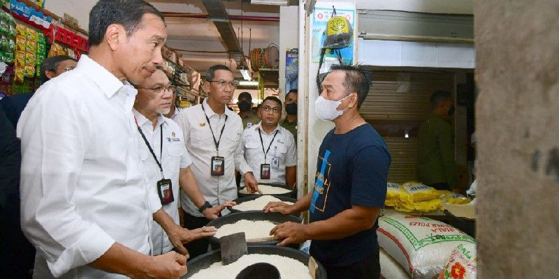 Presiden di Pasar Johar Baru, Jakarta (5/4/2023)/ Dok. PBMI Setpres