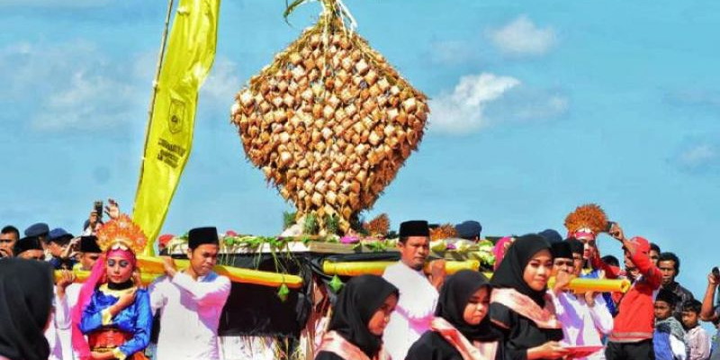 Kemeriahan perayaan tradisi Lebaran Topat di Lombok/Net