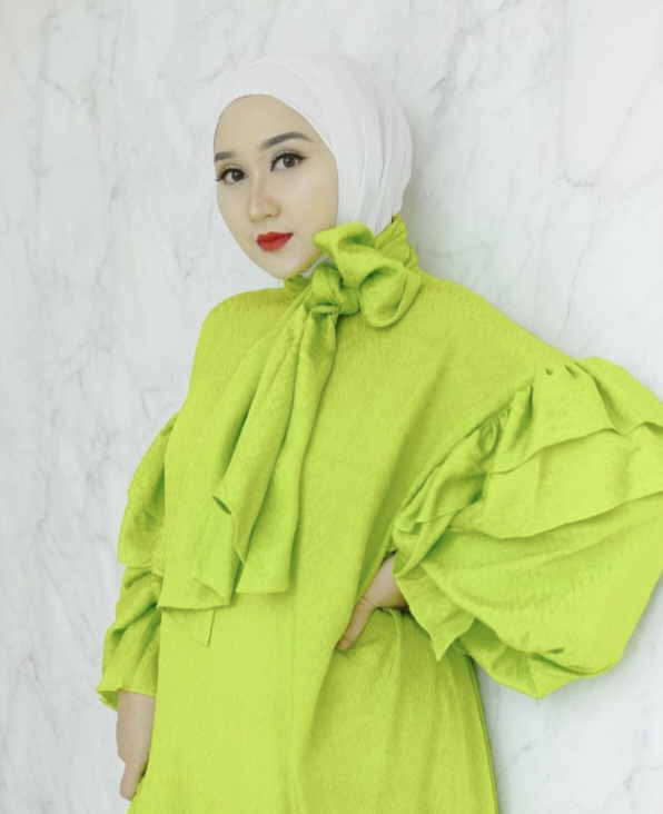 Dian Pelangi dengan koleksi warna neon/Net