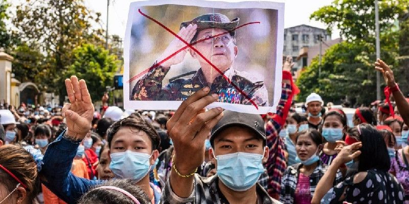 Demo rakyat menentang kudeta militer tahun 2021/ Getty