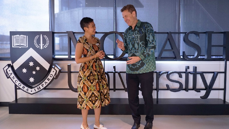 Tantia Dian Permata Indah &Prof. Andrew MacIntyre/ Ist.