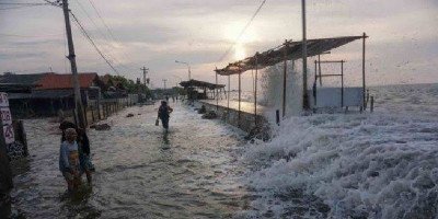 BMKG Imbau Masyarakat Pesisir Waspada Potensi Banjir Rob Saat Fase Bulan Baru