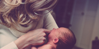 Mengenal Pitties Breastfeeding, ASI Keluar dari Ketiak. Ini Cara Mengatasinya