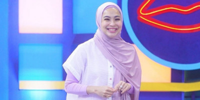 Mantap Berhijrah, Feni Rose: 