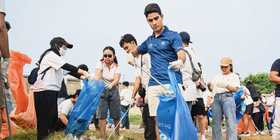 Jadi Juara Bersama di Hati Masyarakat, Seluruh  Tim Peserta Formula E Gotong-royong Bersihkan Sampah
