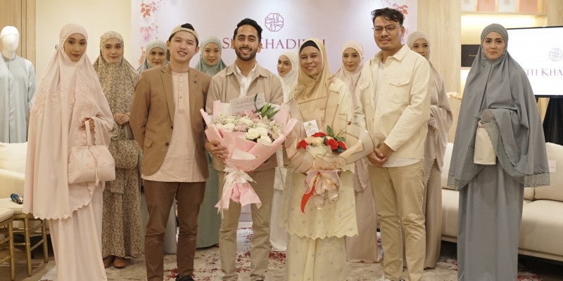 Para owner Siti Khadijah dalam peresmian butik premiumnya di Bintaro/Ist
