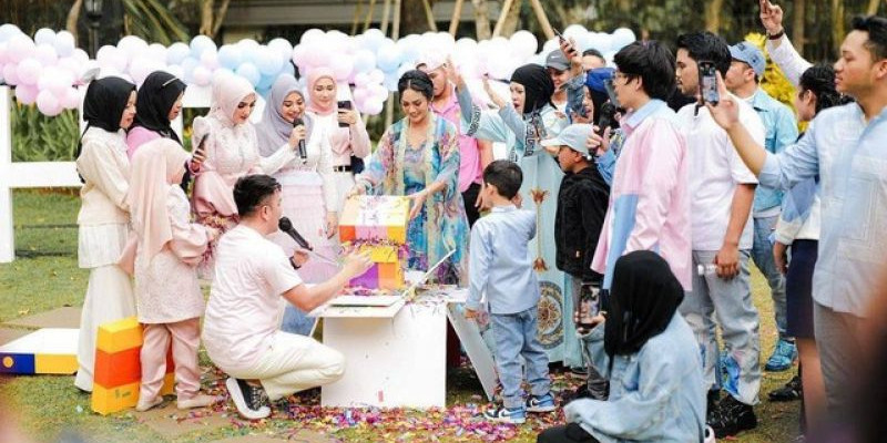 Serunya gender reveal yang digelar Aurel dan Atta Halilintar/Net